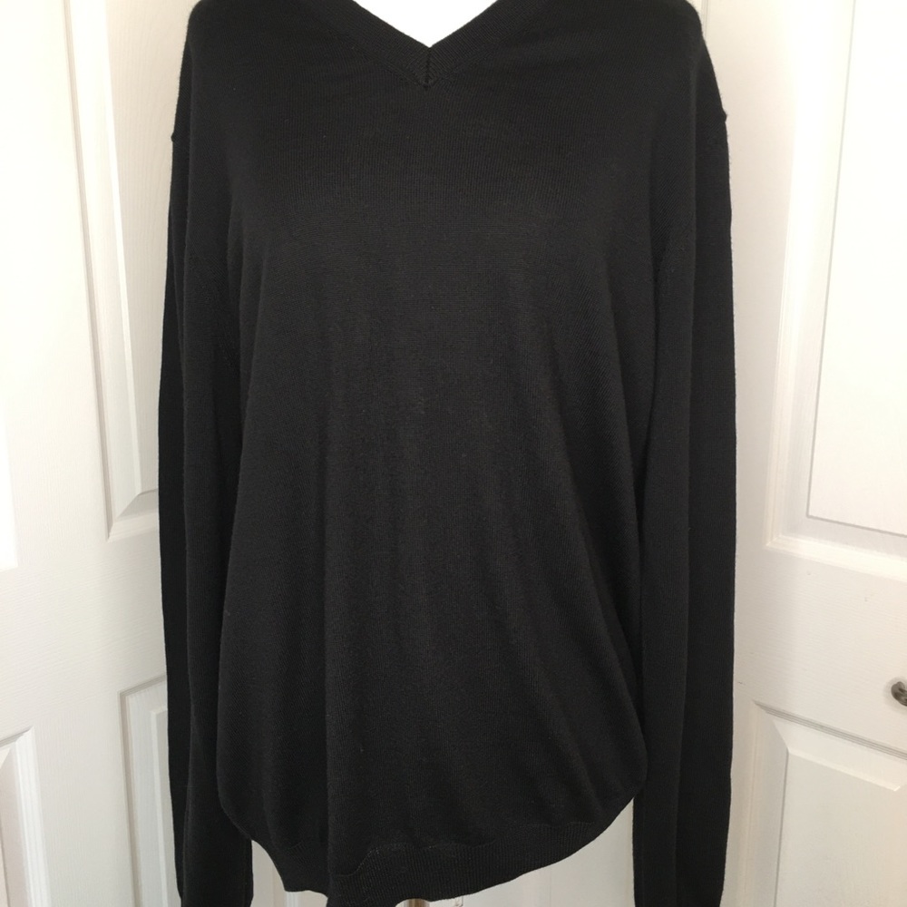 Joseph Abboud black V-neck men’s sweater extra fine Merino wool lightweight